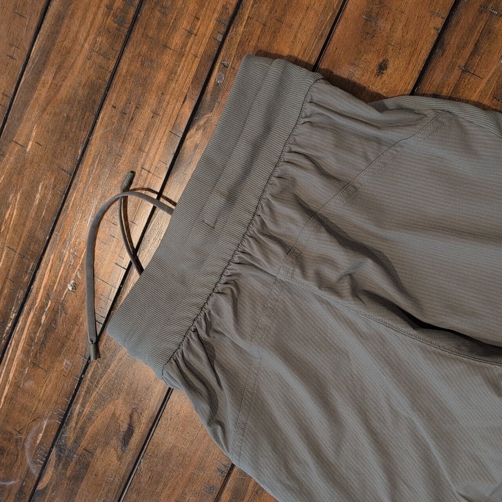 Lululemon Beyond The Studio Joggers - Picture 9 of 11